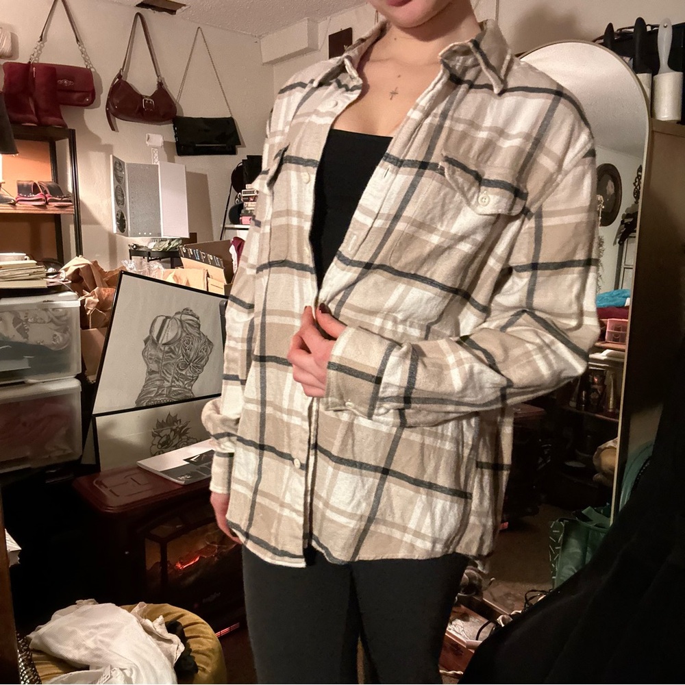 American Eagle Beige and Black Plaid Button-Up Flannel Shirt - Picture 3 of 7